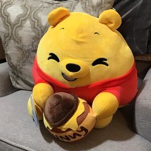 PRICE⬇️14”SOOO SOFTTT Winnie the Pooh Snackle with Honey Pot